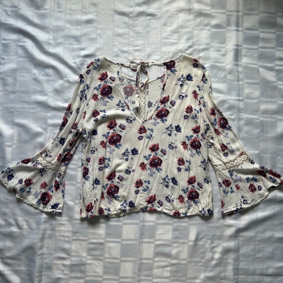 Forever 21 Bohemian Style Floral Top with Bell Sleeves - Picture 9 of 12